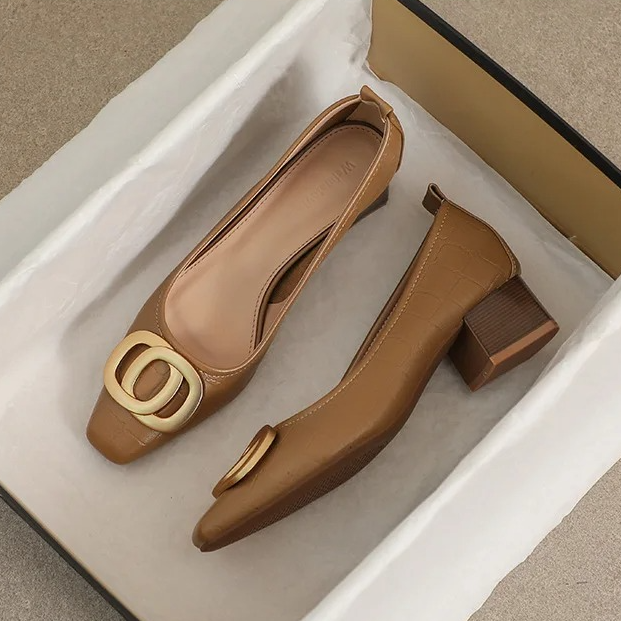 Lois Womens Crest Heels